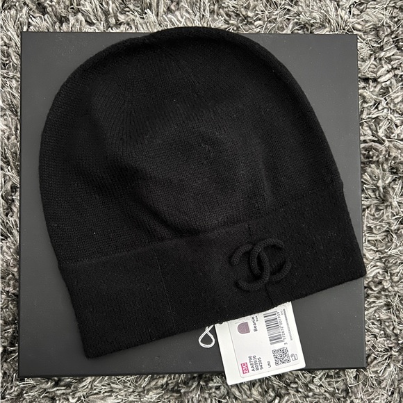 Chanel Black beanie new with tags 100% Authentic - Picture 1 of 1
